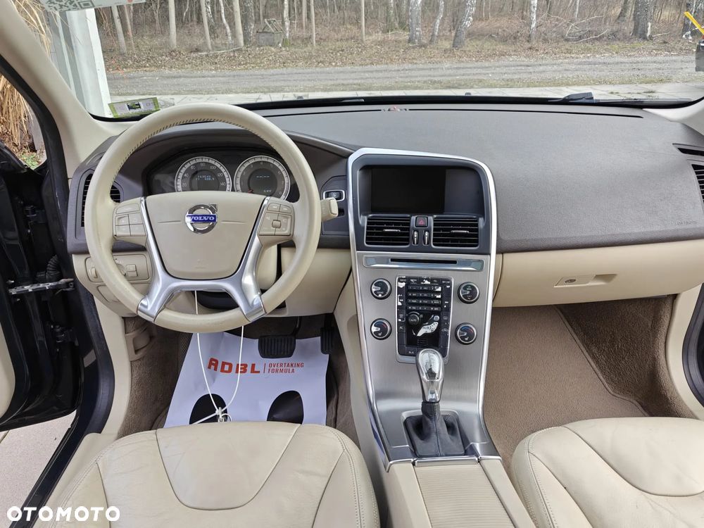 Volvo XC 60 T6 AWD Momentum - 9