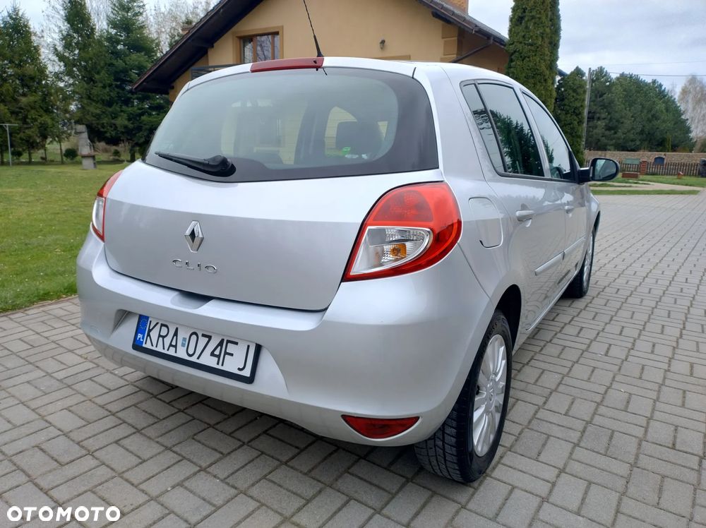 Renault Clio 1.2 16V 75 Dynamique - 10
