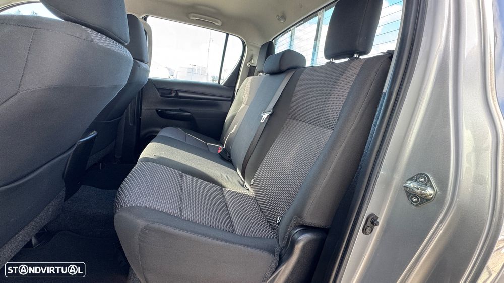 Toyota Hilux 2.4 D-4D 4WD CD CM - 23