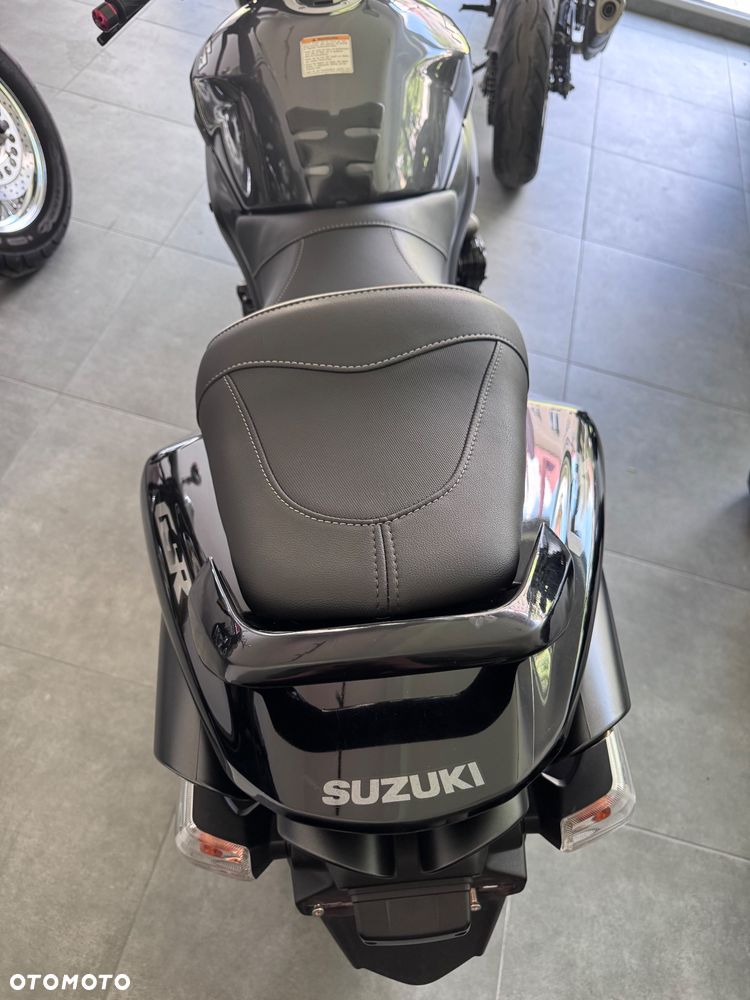 Suzuki GSR - 9