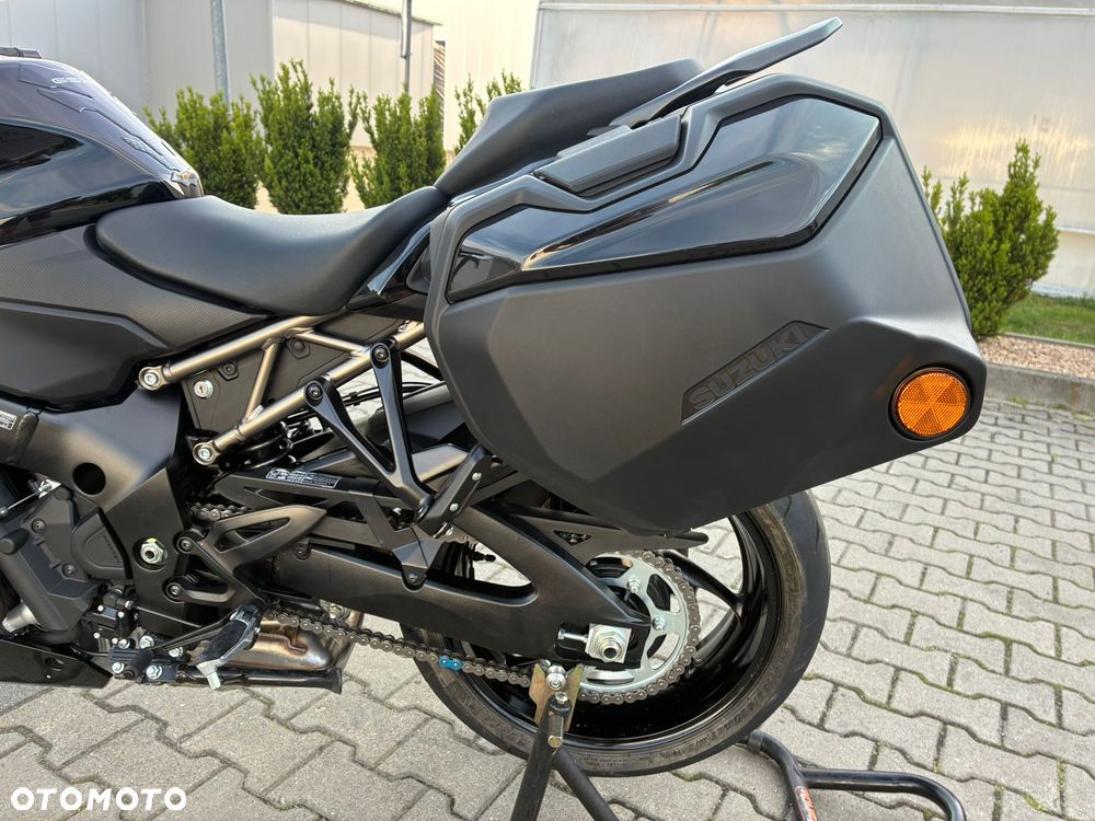 Suzuki GSX - 32