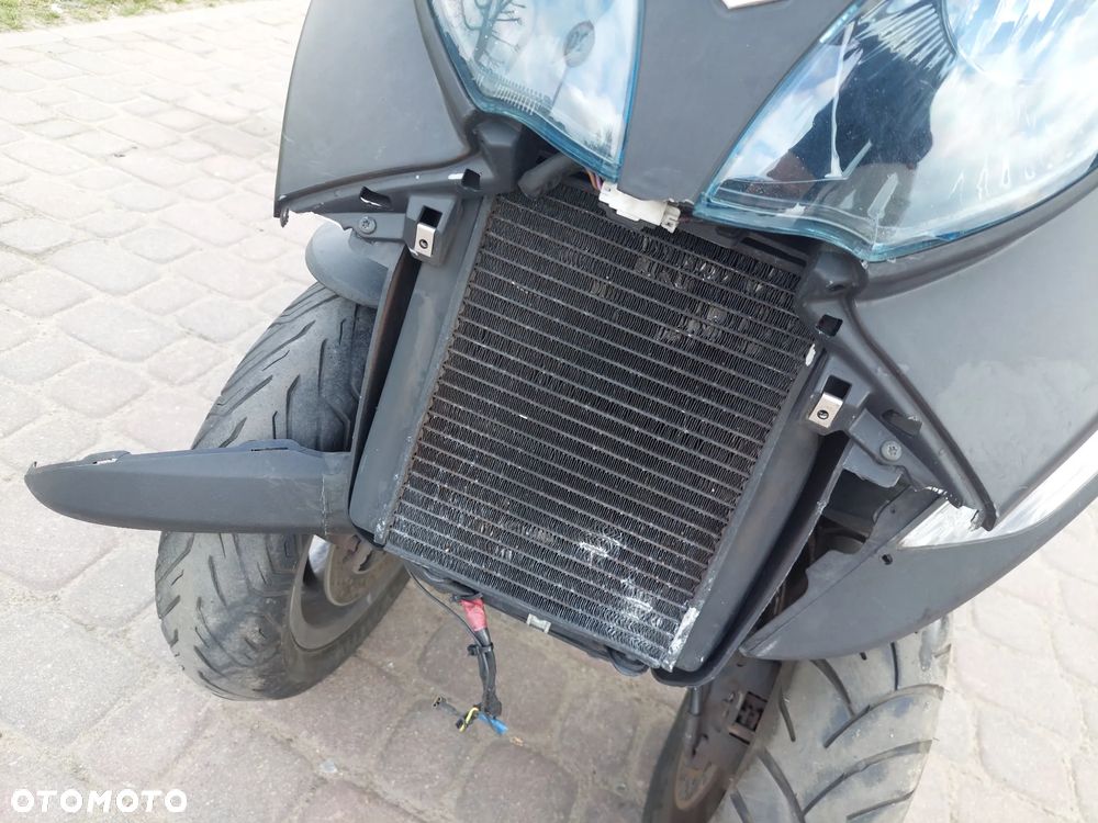 Piaggio MP-3 - 11
