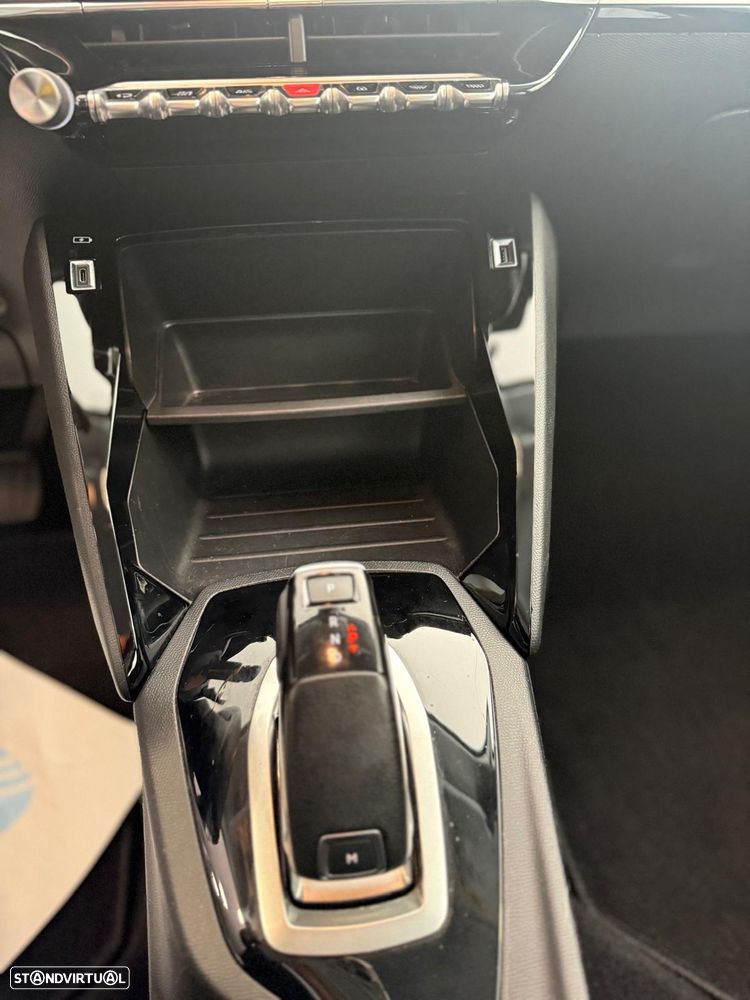 Peugeot 208 PureTech 100 EAT8 Allure Pack - 11