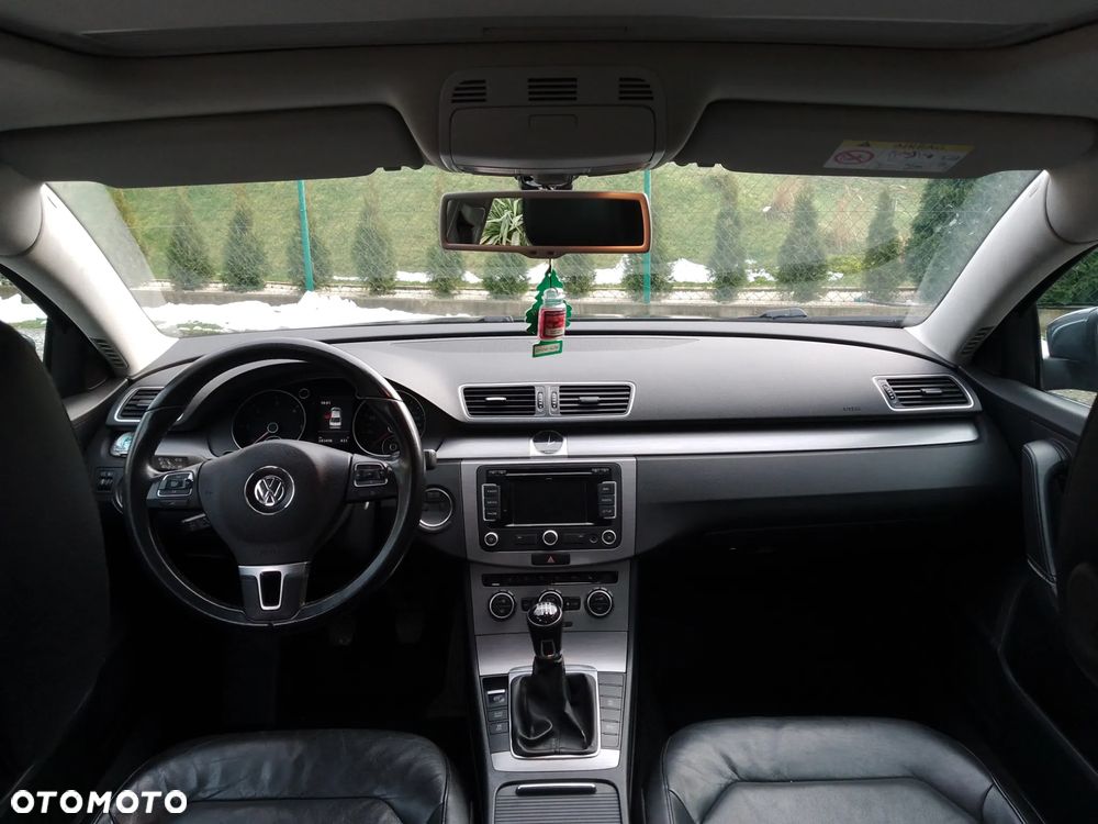 Volkswagen Passat 1.6 TDI DPF BlueMot Highline - 11