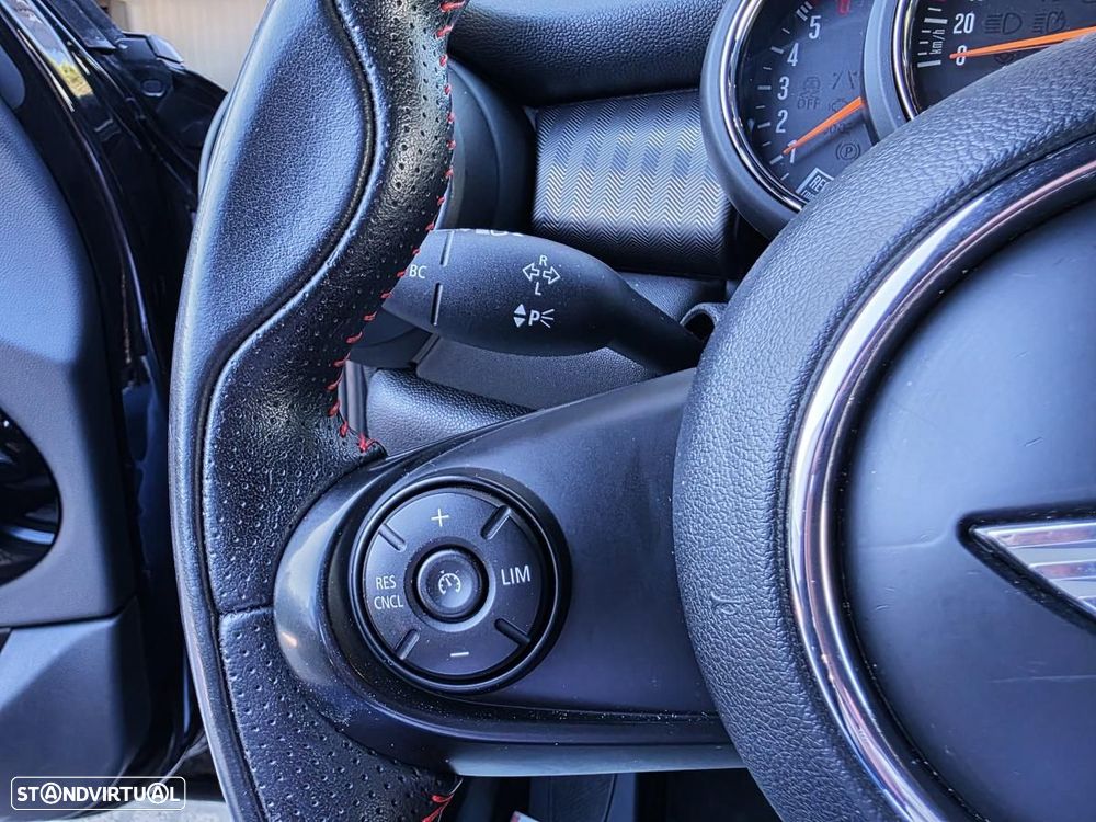 MINI 5 Portas Cooper D Auto - 31