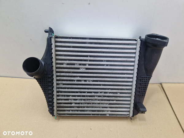 INTERCOOLER CHŁODNICA AUDI Q7 SQ7 4M PORSCHE CAYENNE - PRAWY 4M0145804AR