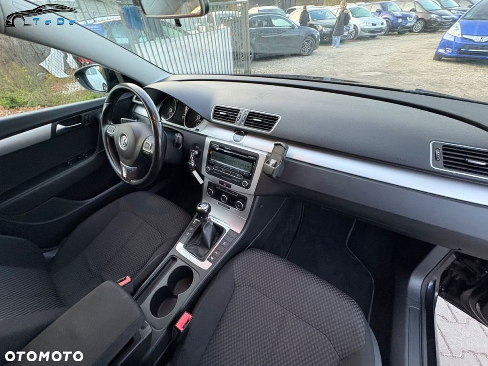 Volkswagen Passat 1.6 TDI DPF BlueMot Highline - 29