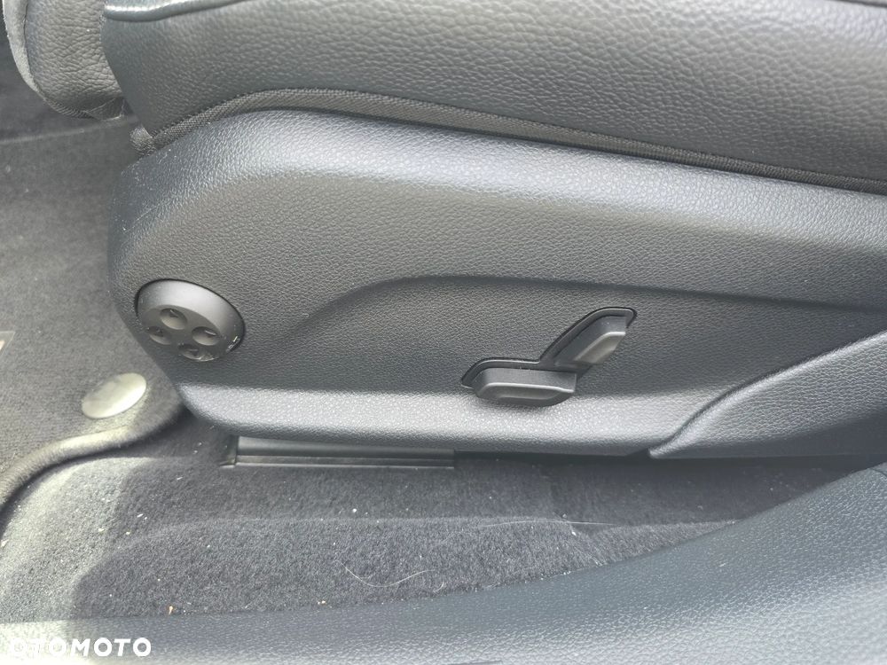 Mercedes-Benz Klasa E - 32