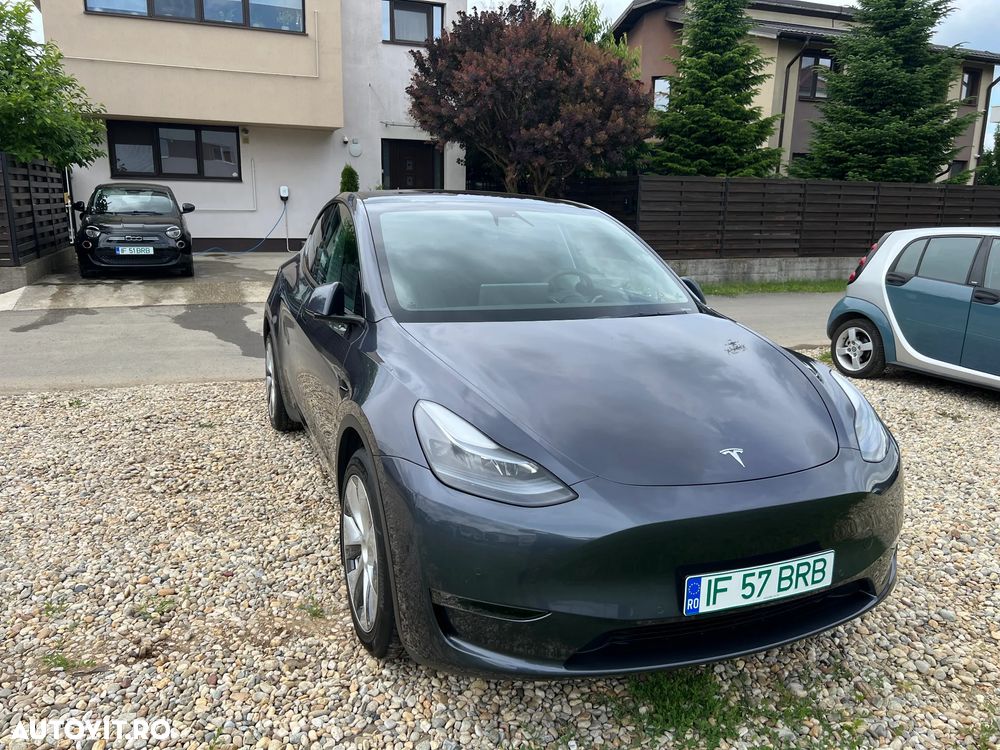 Tesla Model Y - 2