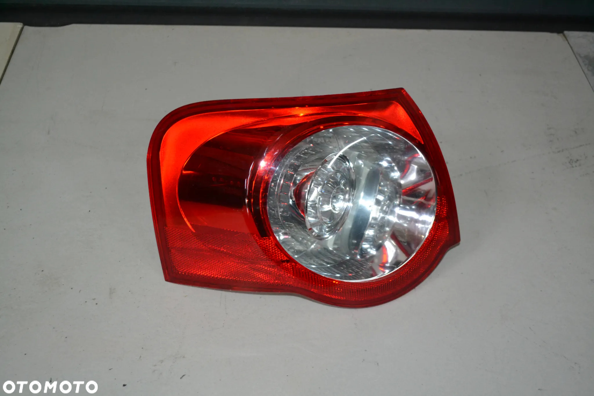 VW PASSAT B6 KOMBI LAMPA TYŁ TYLNA LEWA W BŁOTNIK ORYGINAŁ 3C9945095N - 2