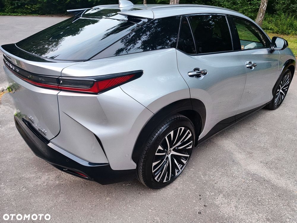 Lexus RZ - 4