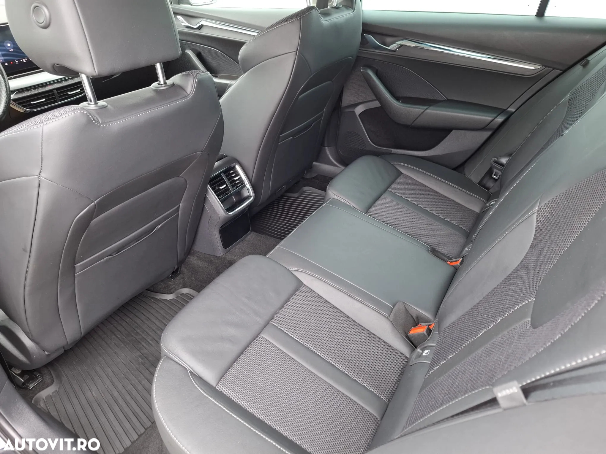 Skoda Octavia 2.0 TDI DSG Style - 11