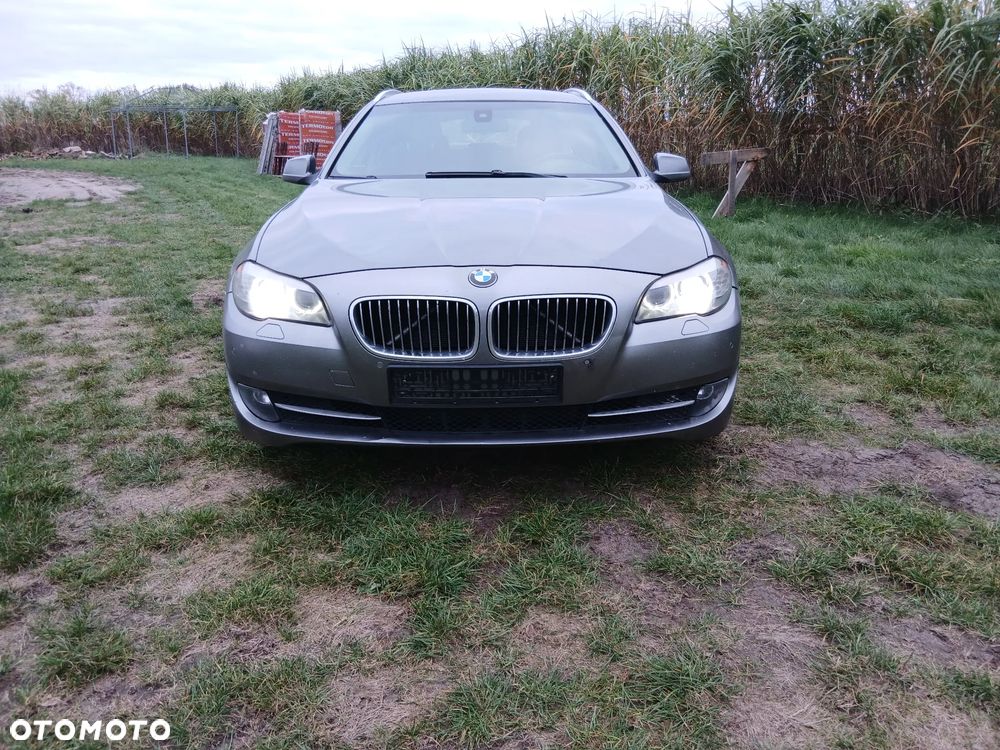 BMW Seria 5 525d Touring - 11