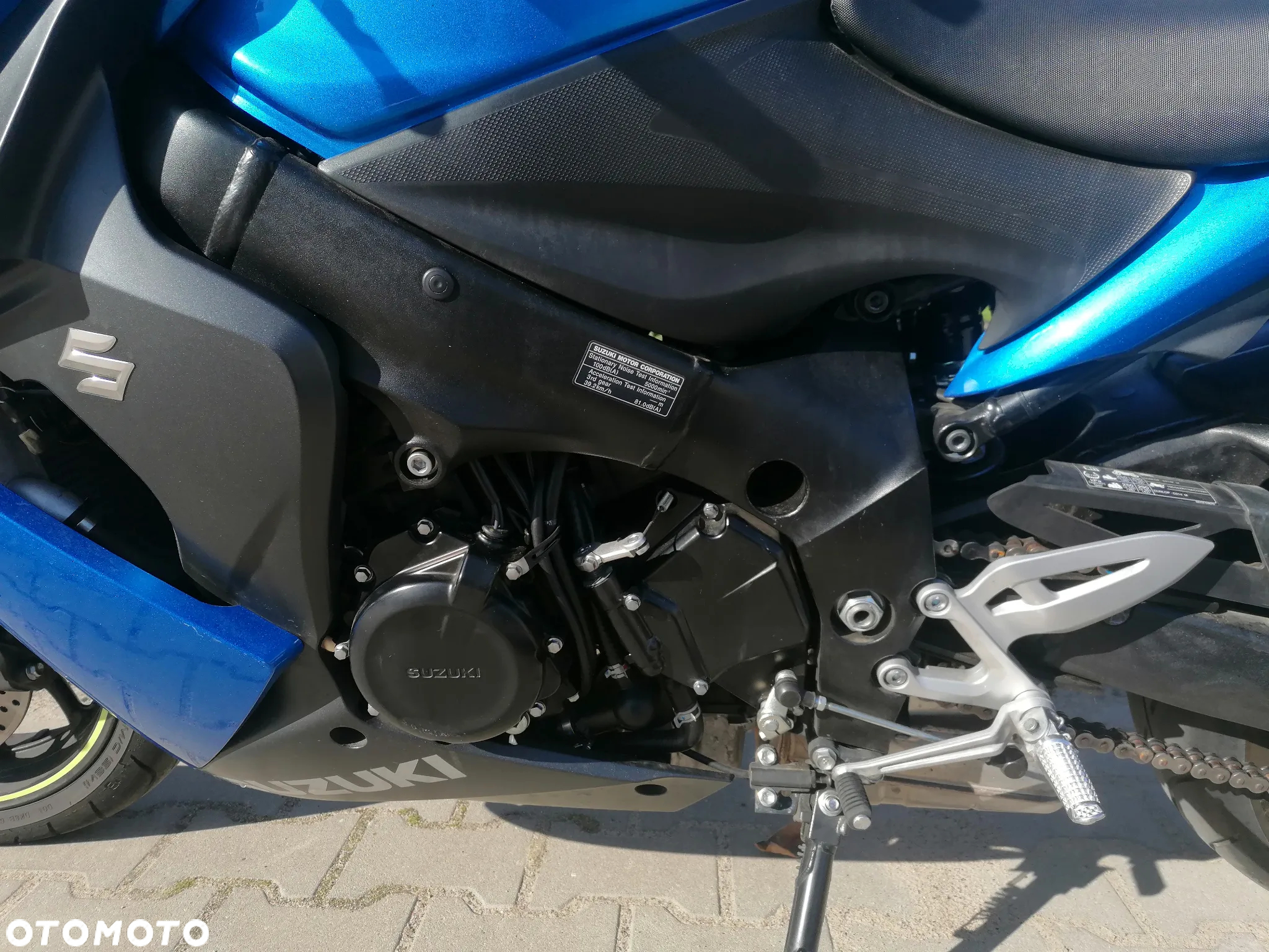 Suzuki GSX 1000 - 12