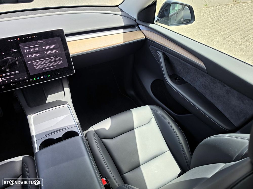 Tesla Model Y Long Range Dual Motor AWD - 16