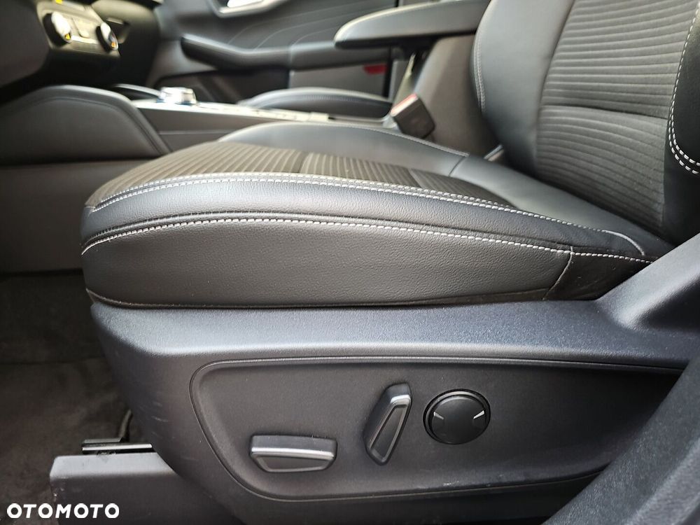 Ford Kuga - 25