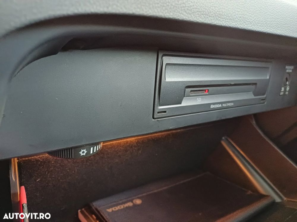 Skoda Octavia Combi Diesel 2.0 TDI DSG Style - 29