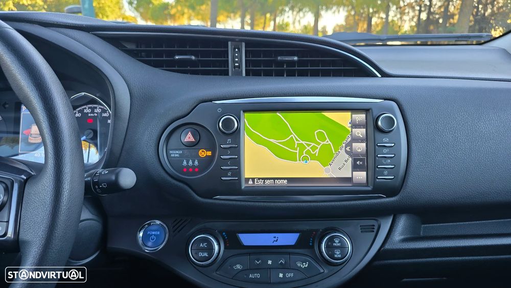 Toyota Yaris 1.5 HSD 20 Anos - 39