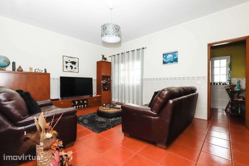 Moradia T5 no centro do Pinhal Novo com garagem, quintal e anexo - Grande imagem: 4/12
