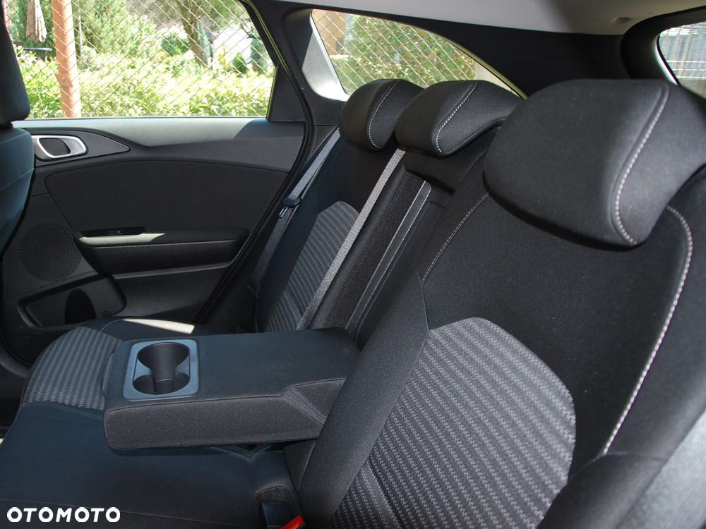 Kia Ceed - 10
