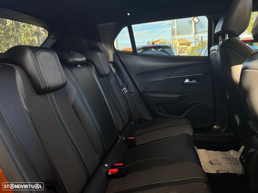 Peugeot e-2008 50 kWh GT - 29