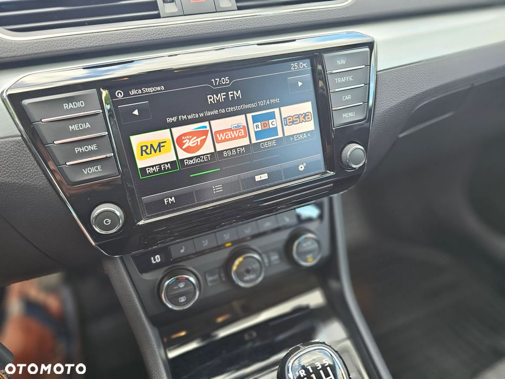 Skoda Superb 2.0 TDI Premium Edition - 16