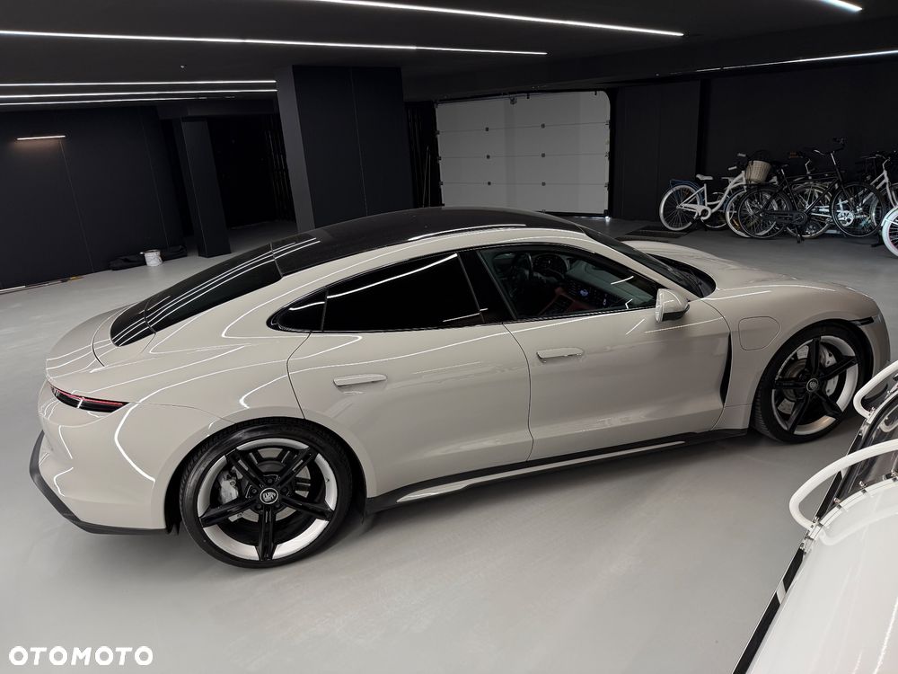 Porsche Taycan - 8