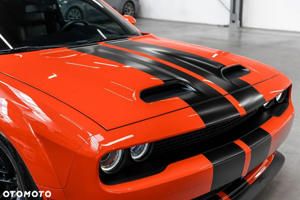 Dodge Challenger - 17