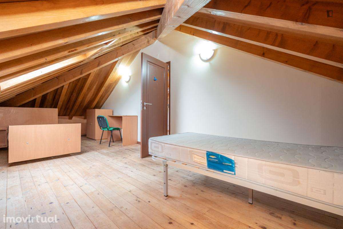 Quarto - localizado em São Martinho de Bispo Coimbra - Grande imagem: 4/21
