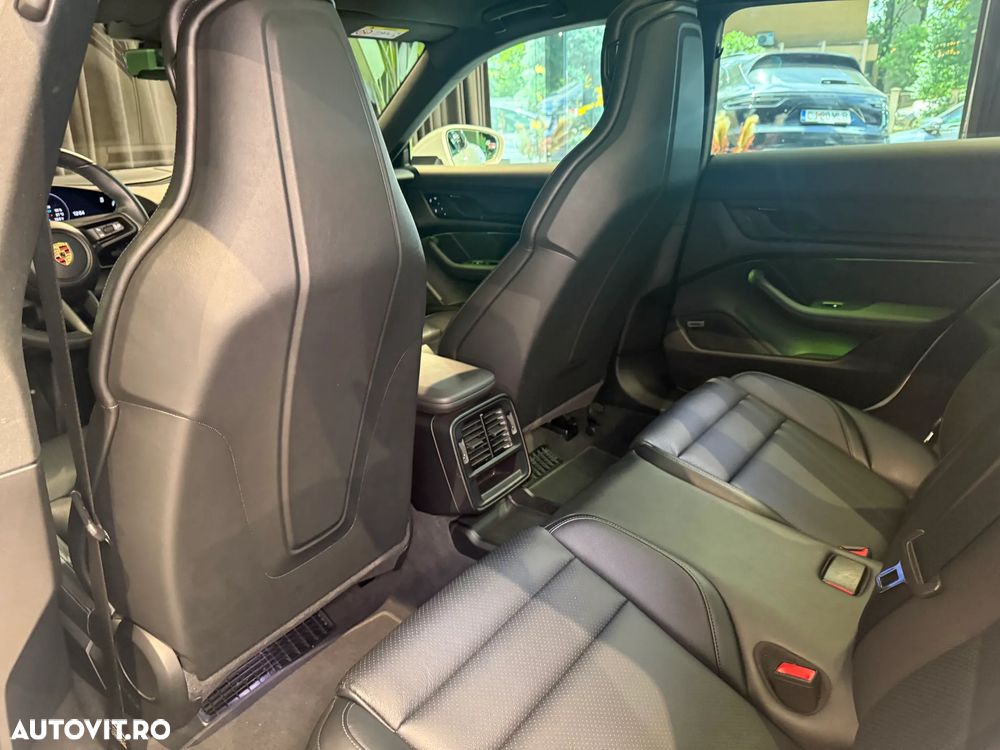 Porsche Taycan 4S Cross Turismo - 15