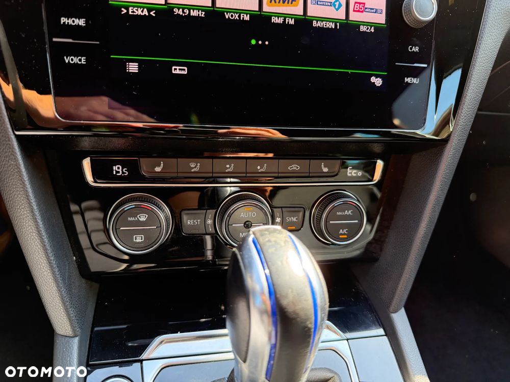 Volkswagen Passat - 25