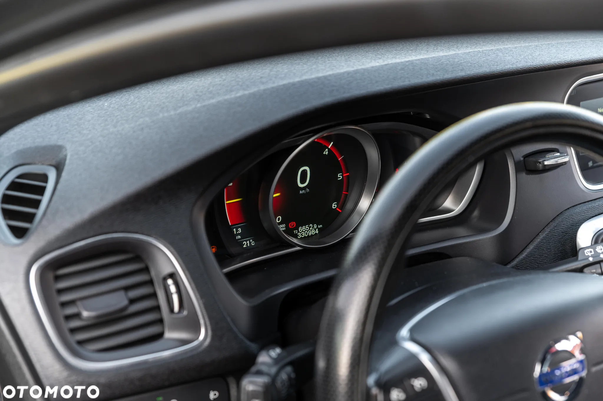 Volvo V40 D4 Drive-E R-Design Momentum - 35