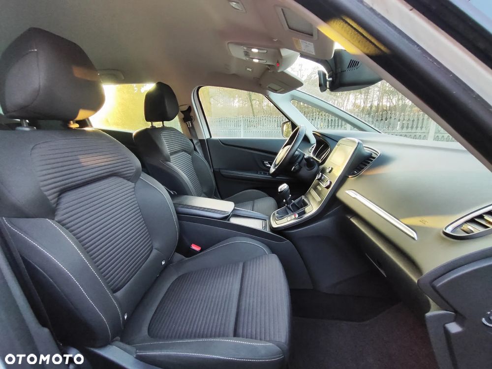 Renault Grand Scenic - 16