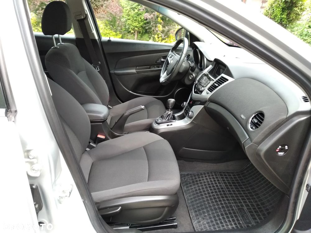 Chevrolet Cruze 1.6 LS - 27