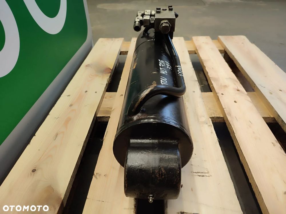 Siłownik hydrauliczny wychyłu łyżki MANITOU MLT 735 - 8