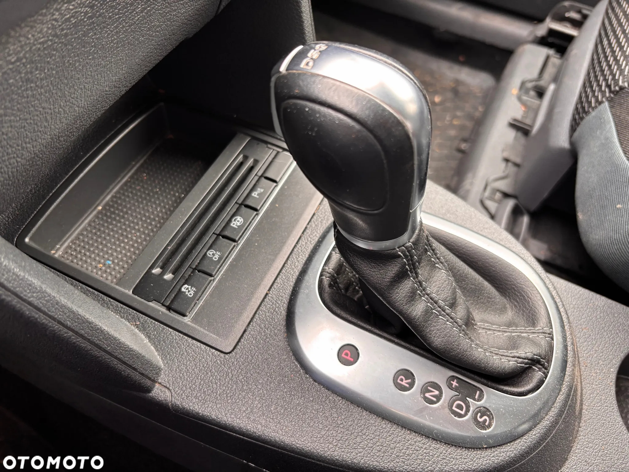 Volkswagen Touran 1.6 TDI DPF BlueMotion Technology DSG Highline - 8