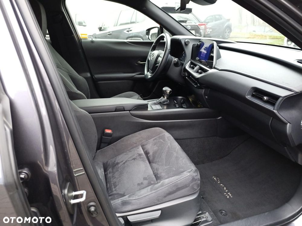 Lexus UX - 23