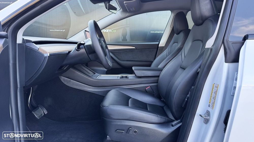 Tesla Model Y RWD - 12