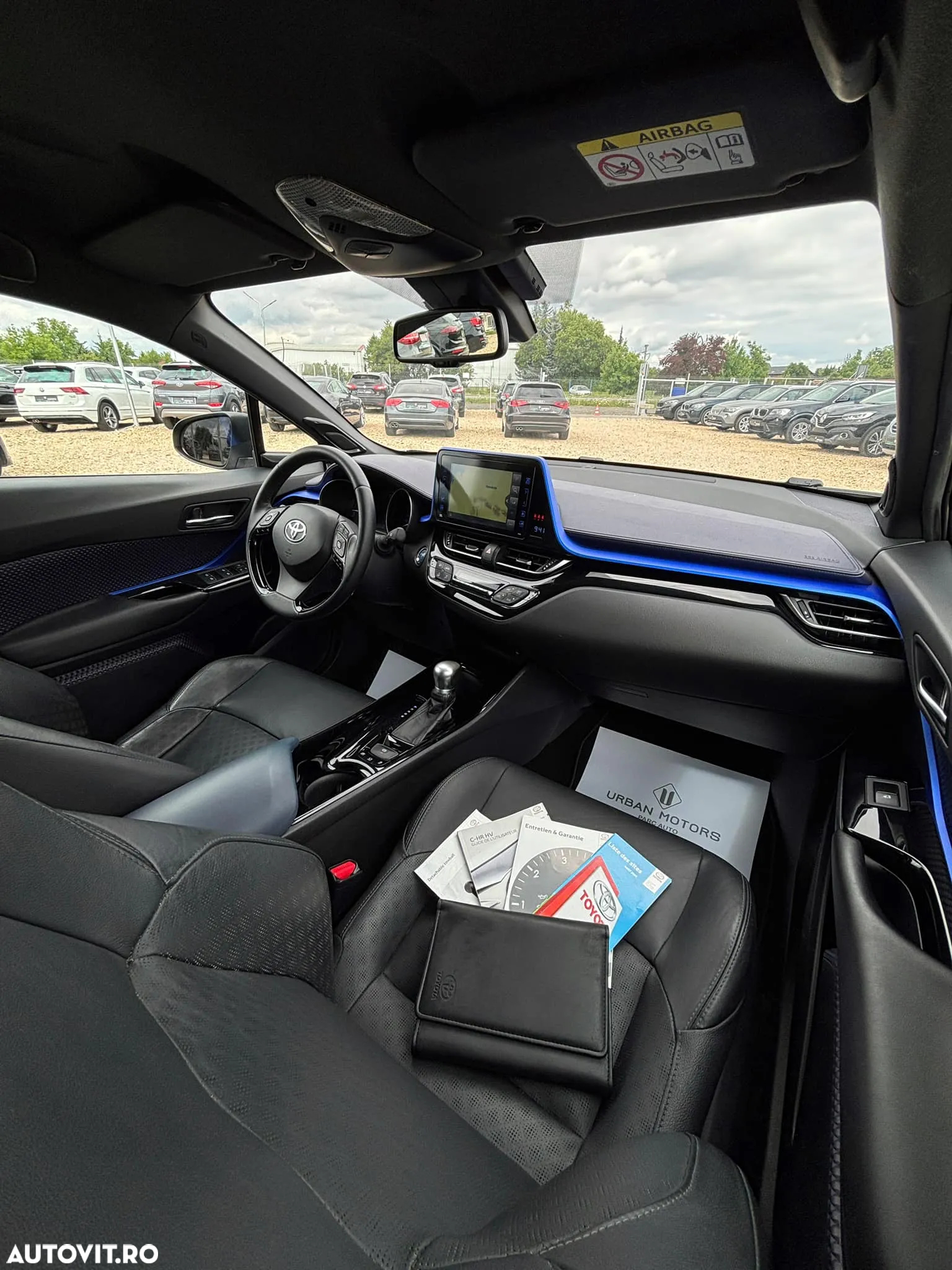 Toyota C-HR Hybrid Lounge - 8