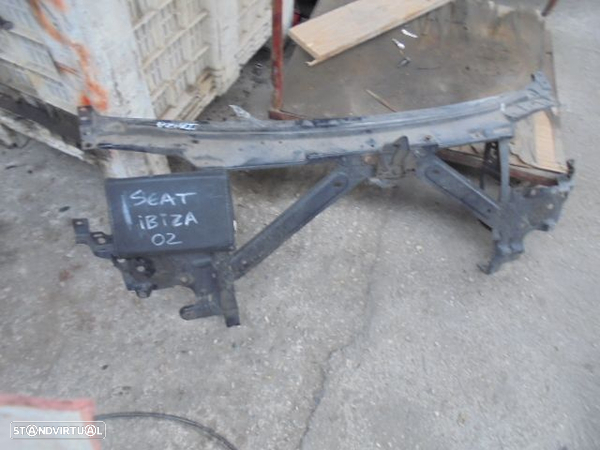 Seat Ibiza 2002 frente em chapa