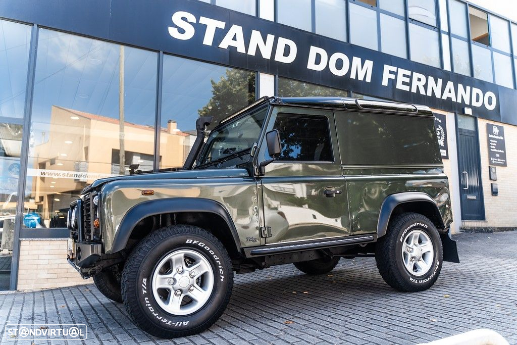 Land Rover Defender - 2