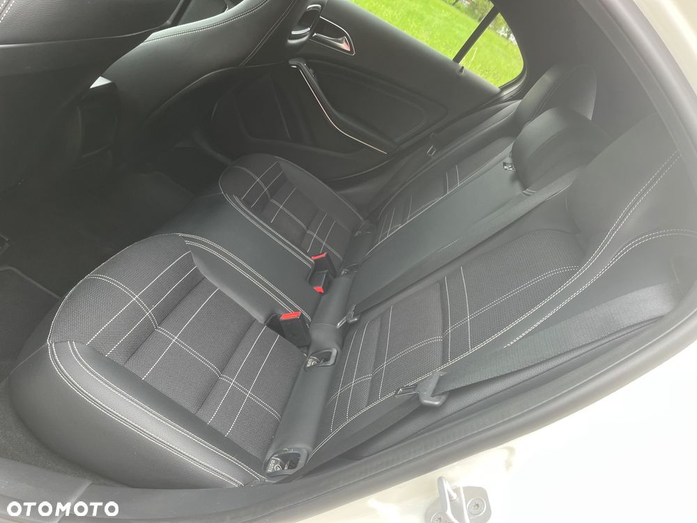 Mercedes-Benz Klasa A 180 Activity Edition - 16