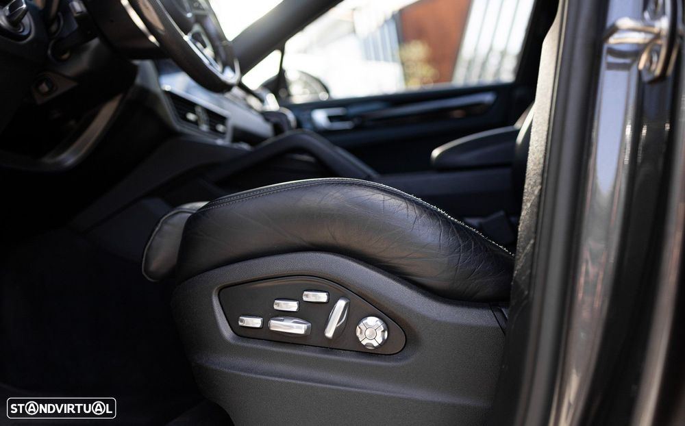 Porsche Cayenne Coupé E-Hybrid - 42