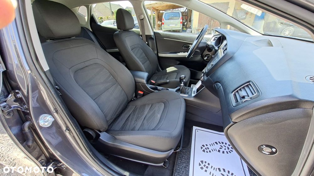 Kia Ceed 1.4 CVVT Dream-Team Edition - 13
