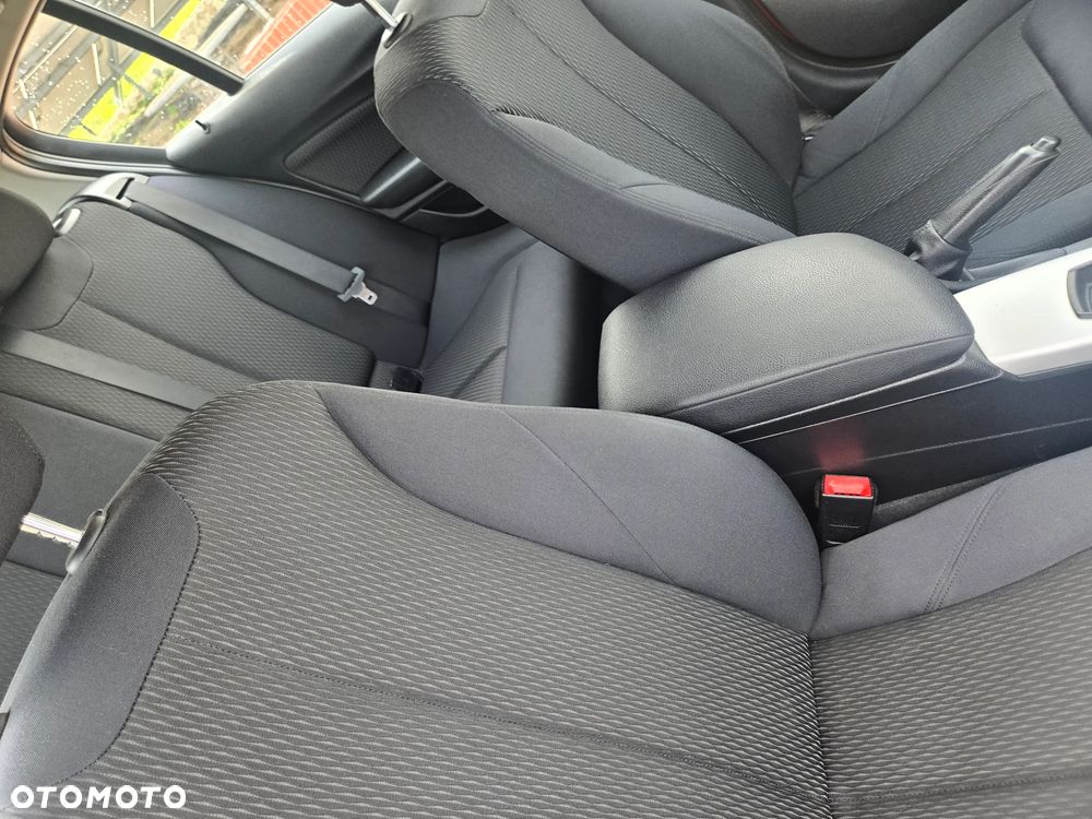 BMW Seria 1 118i - 11