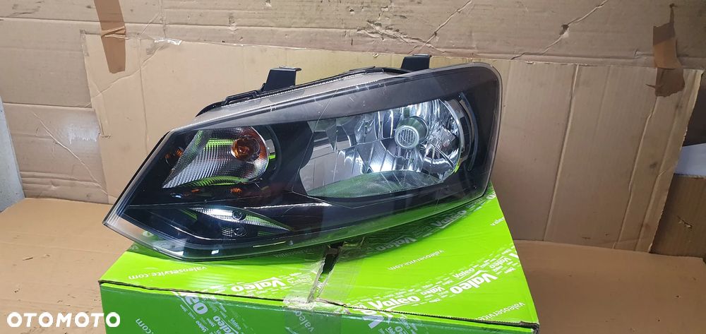 Lampa lewy przód przednia lewa VW Polo IV 6R Nowa TYC - 2
