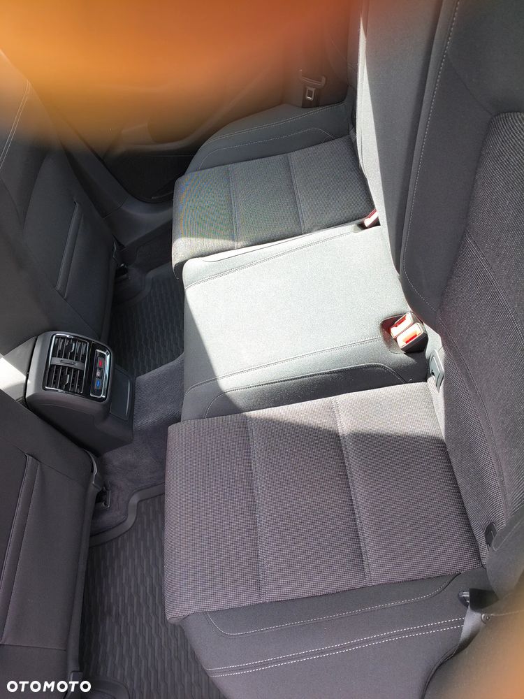 Volkswagen Passat 2.0 TDI SCR Comfortline - 11