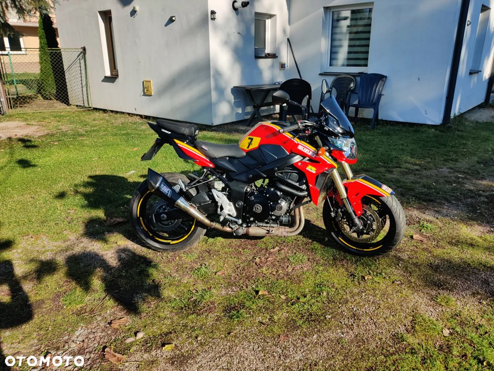 Suzuki GSR - 6