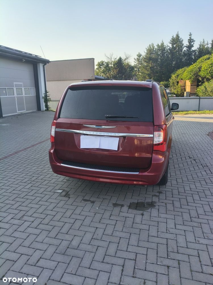 Chrysler Town & Country - 4