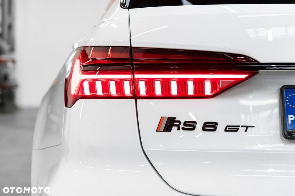 Audi RS6 Avant - 17